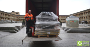 Wagon arriving at the Piece Hall