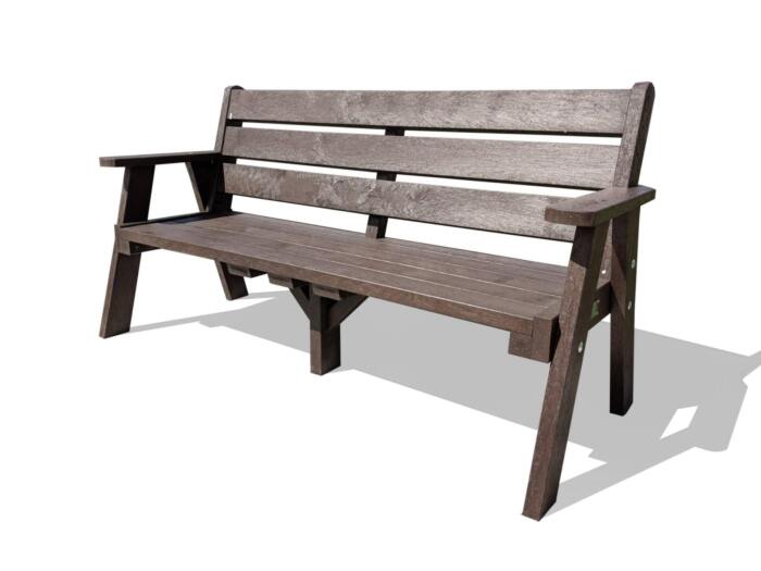 The recycled plastic Ilkley sloper bench with armrests in brown The recycled plastic Ilkley sloper bench with armrests in brown