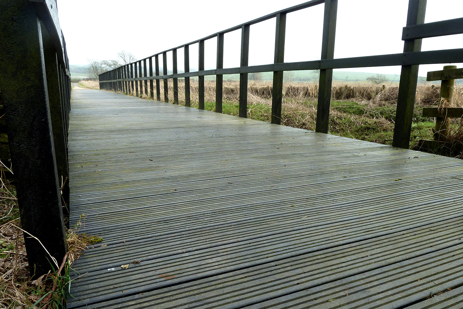 Recycled plastic boardwalk cycleway