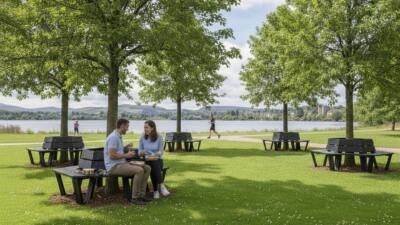Tree-bench-Calverly-park-couple-lunch-01