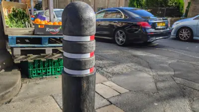 leeds-bollard (1)