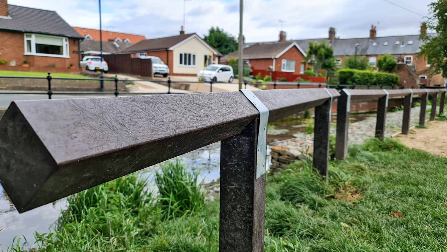 Why Plastic Fencing is the Future of Sustainable Boundaries 4 Birdsmouth fencing, also known as kneerail fencing, engineered from British Recycled Plastic.