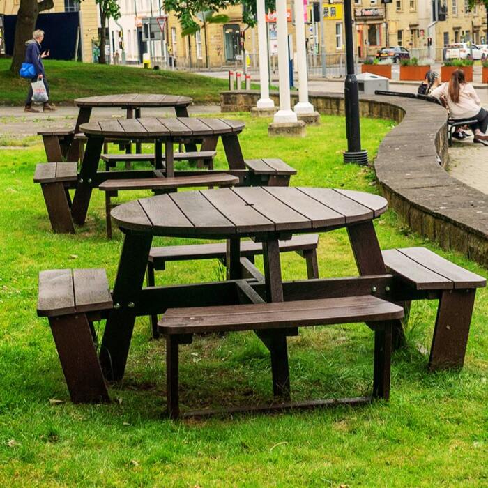 calder2 - Edited 3 cbrown calder picnic table in a town centre park area